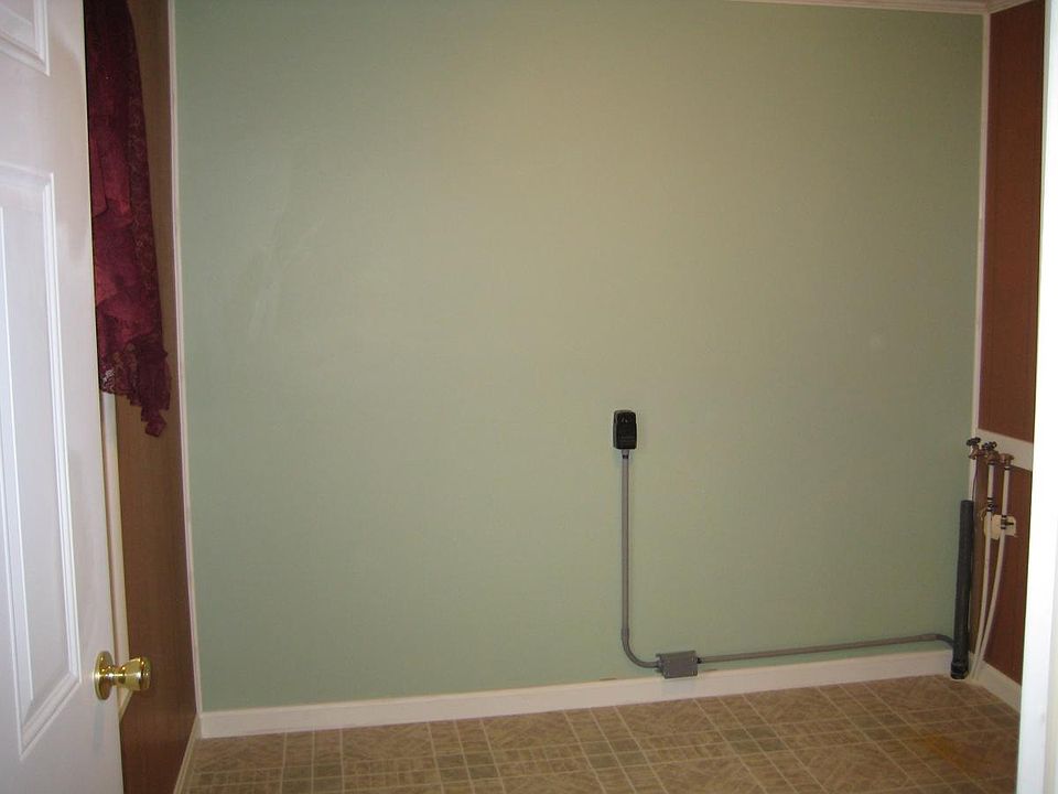 Laundry area/receiving closet