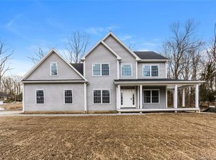 92 Dyer Ave, Collinsville, CT 06019