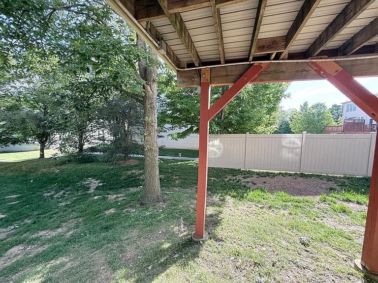 610 Brentwood Ct — Photo 53