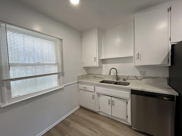 7044 Lanewood Ave — Photo 7