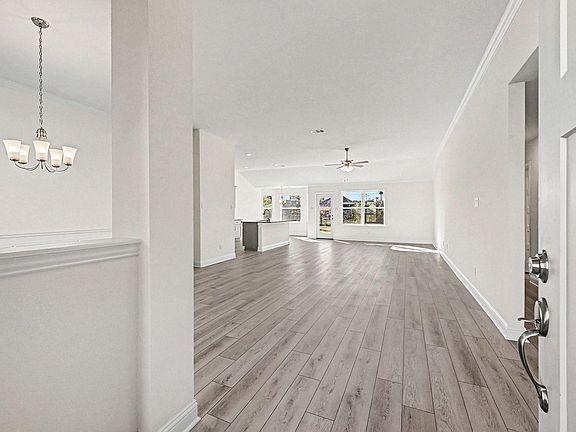 5th image of 640 Greystone Ln