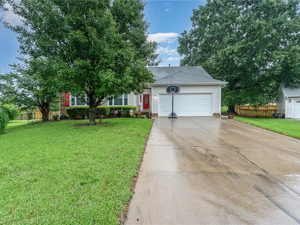 2800 Chillon Ct, Greensboro, NC 27407