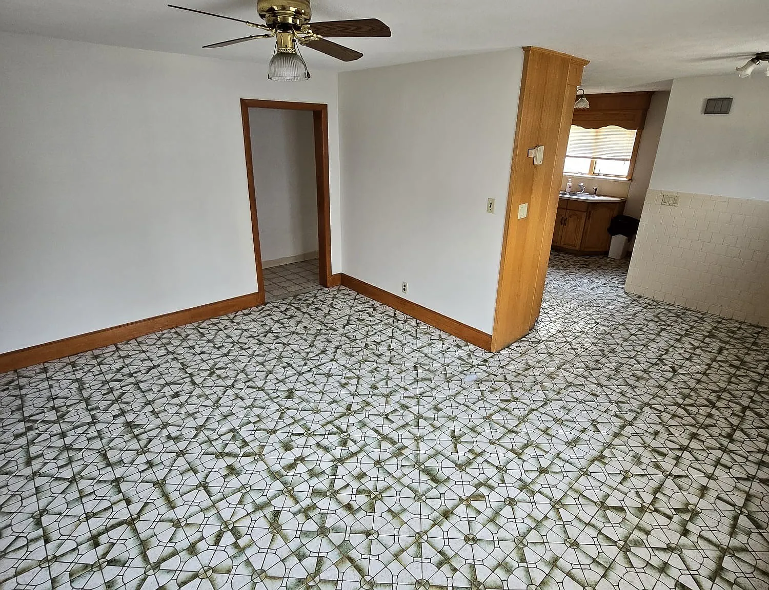 3 bed, 9999 sqft, $3,000 — Photo 3