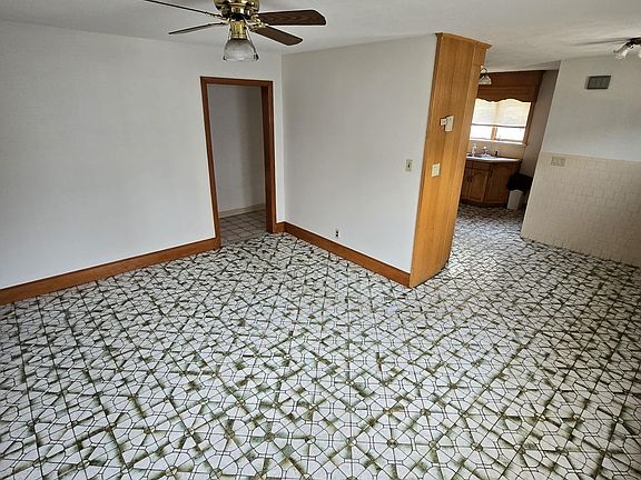 3rd image of 30 South St Floor 1