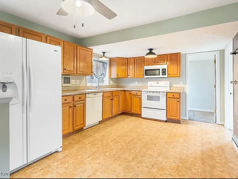 3696 Lynn Rd — Photo 3