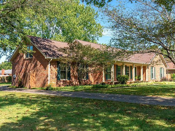 2nd image of 3019 Regency Park Dr