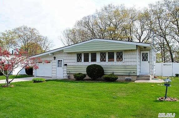 1st image of 27 Kayron Dr