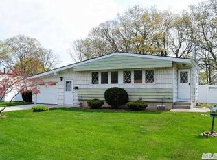 27 Kayron Dr, Ronkonkoma, NY 11779