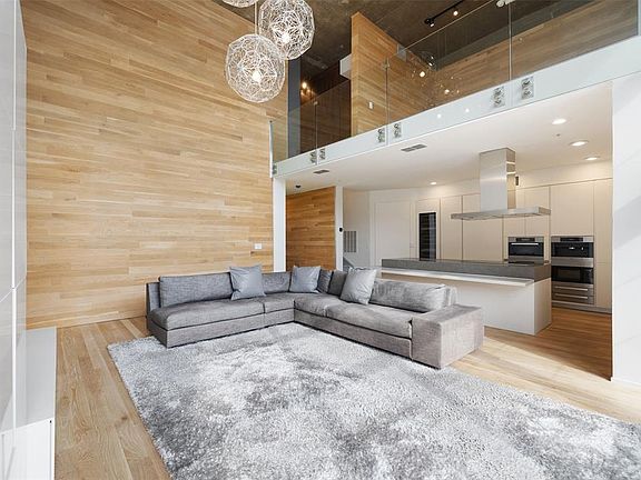 2nd image of 1005 S Shepherd Dr APT 817