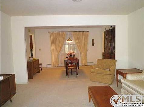 4th image of 27 Millbrook Ct