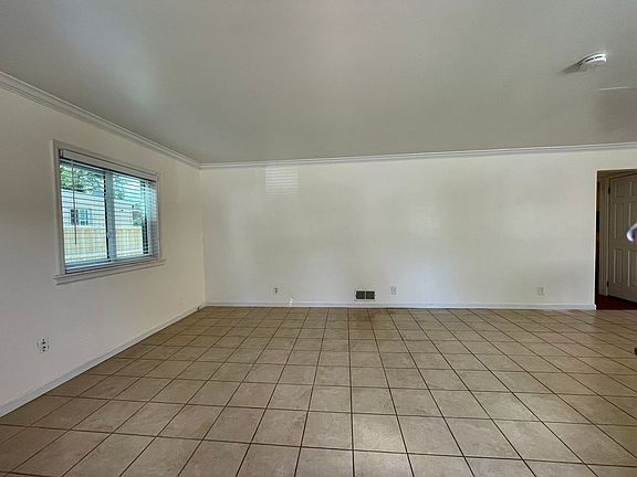 4th image of 2225 S Knox Ct