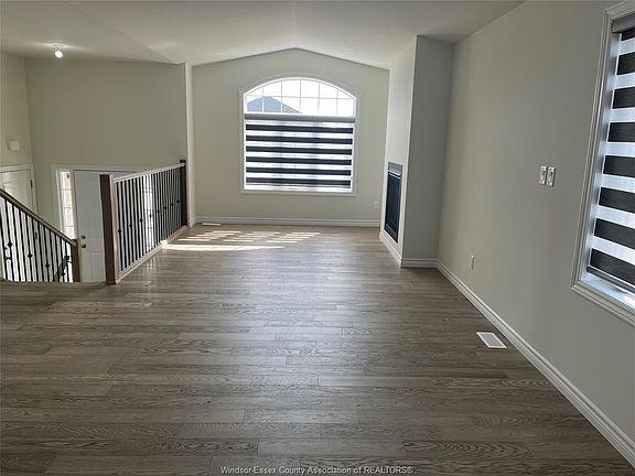 5th image of 392 Hemlock Ln