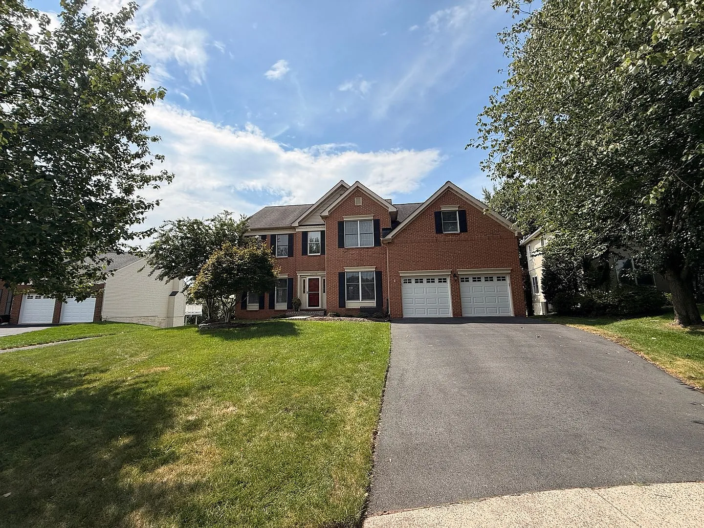Awesome Is Ashburn Beautiful - 5bed + 3.5bath — Photo 1