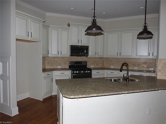 5th image of 9 Midland Park Ln