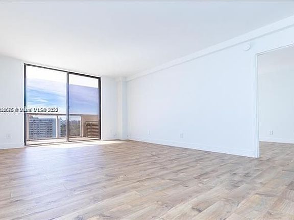 3rd image of 13499 Biscayne Blvd APT 912