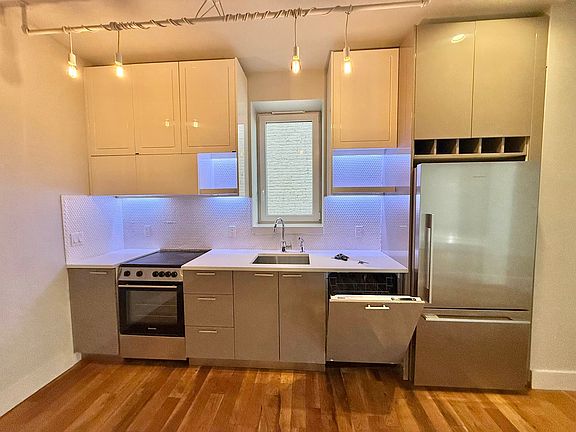 3rd image of 1038 Greene Ave APT 1A