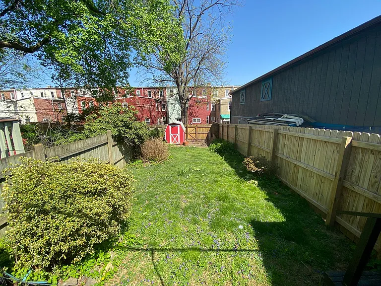 623 E Walnut St — Photo 16