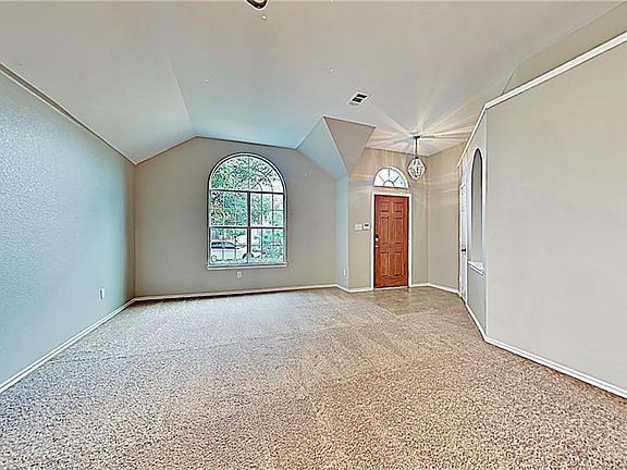 5th image of 4833 Summer Oaks Ln