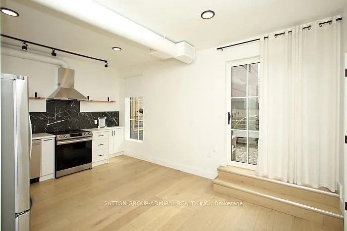 535 Yonge St #3 — Photo 9