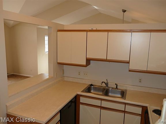 3rd image of 205 Maplewood Ct Unit 7