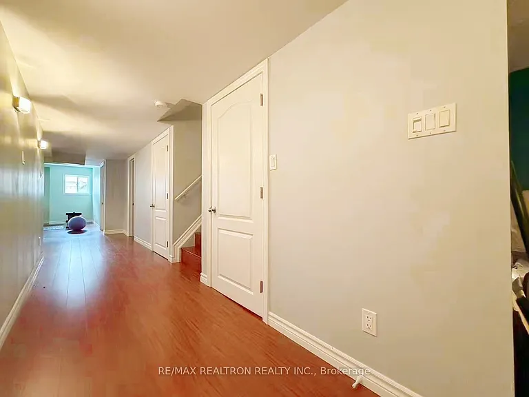 210 Old Colony Rd — Photo 24