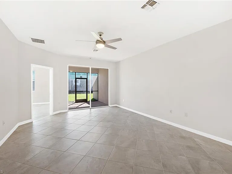 2672 Vine Ave — Photo 11