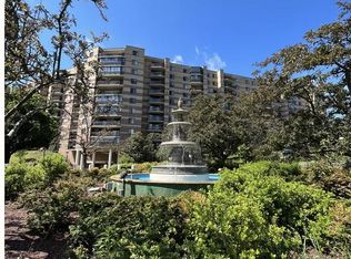 8360 Greensboro Dr APT 917, Mc Lean, VA 22102