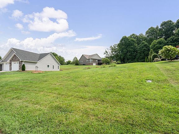 2nd image of 165 Forest Ln N