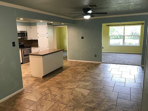 5th image of 217 Topeka Dr
