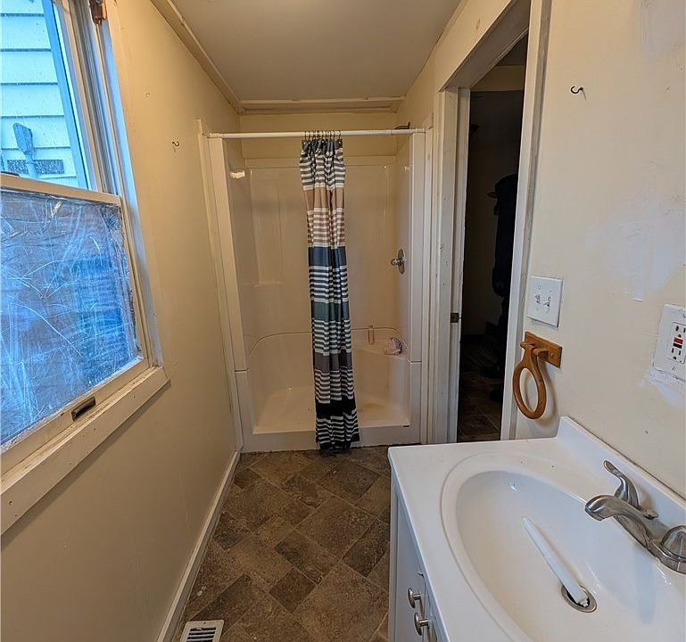 7th image of 66 Van Buren St