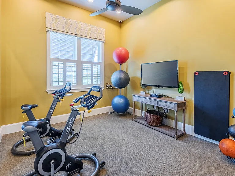 Windward Long Point Apartments — Photo 8