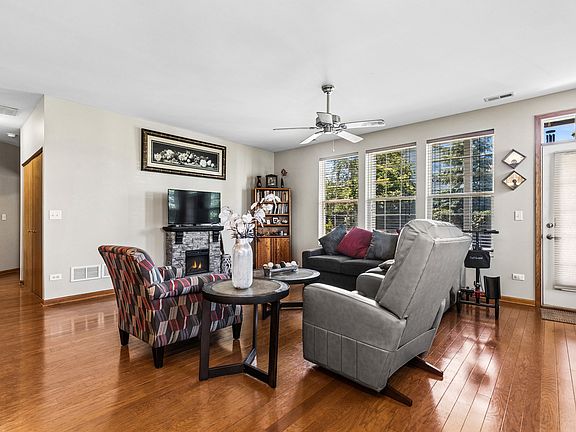 4th image of 1601 Millbrook Dr