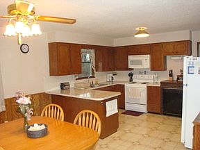 3rd image of 4754 Henwick Ln