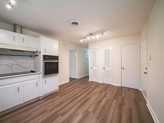 4th image of 1031 E Crockett Dr