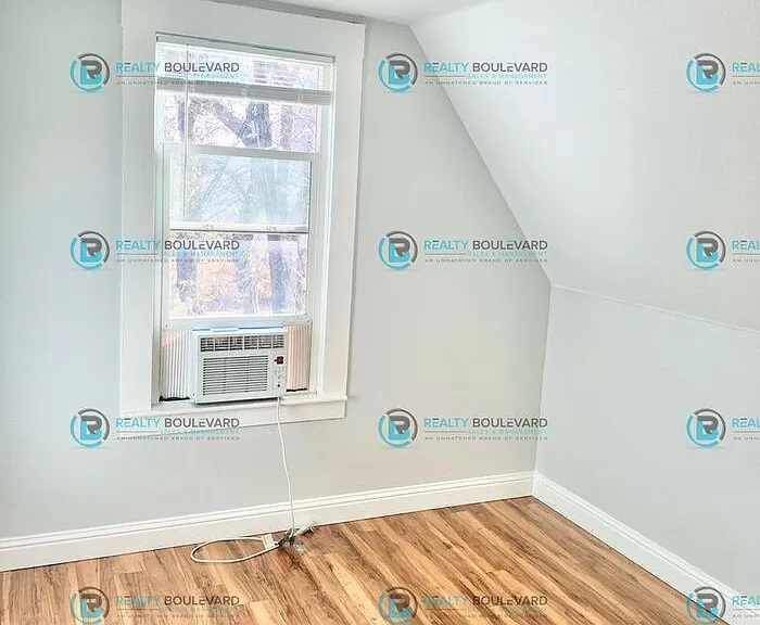 662 Eureka Ave — Photo 11