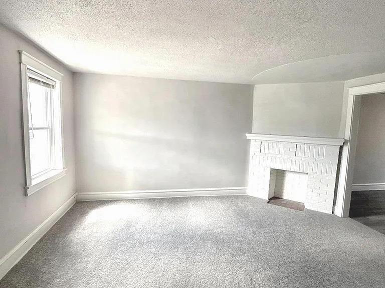 119 Whitely Ter — Photo 5