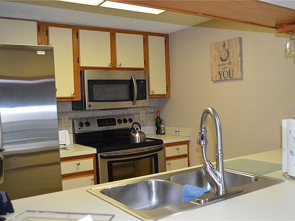 5th image of 4016 Oakview Dr #J