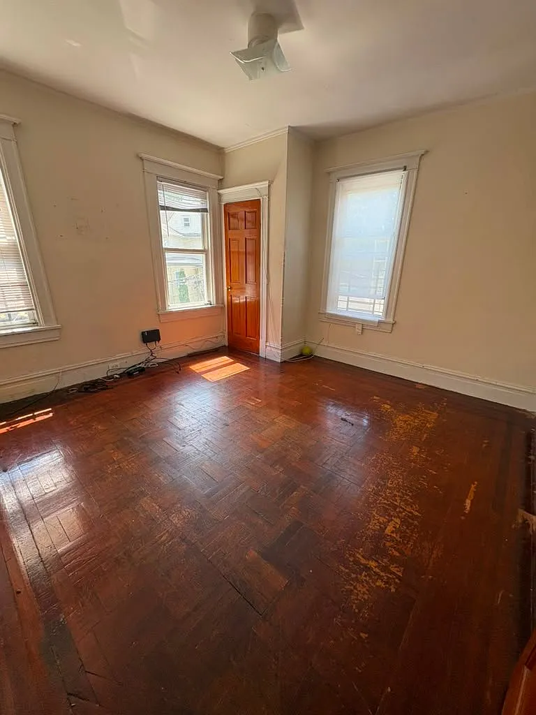 4 bed, 1.0 bath, $3,500 — Photo 1