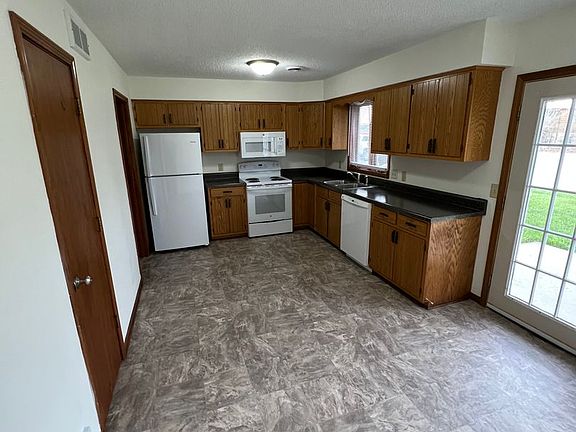 5th image of 737 W 8th St #4