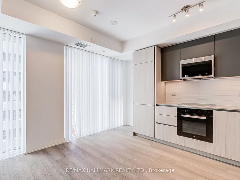 400 King St W #1701 — Photo 19