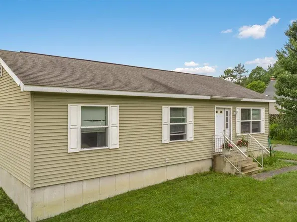 3 Chelsea Lane, Lewiston, ME 04240