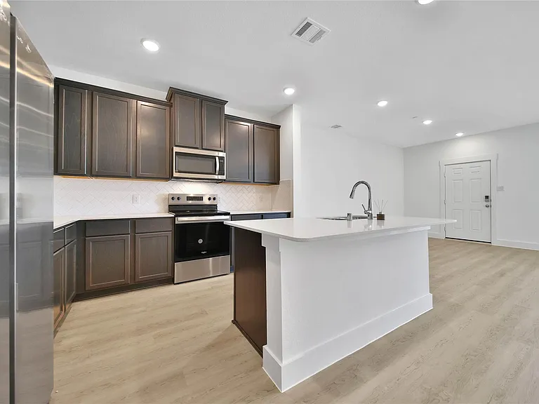 11915 De Carvalho Ln #12 — Photo 7