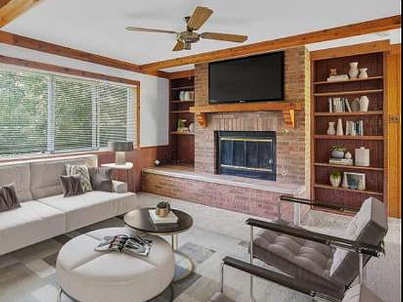 3rd image of 1037 Orchard Lakes Dr