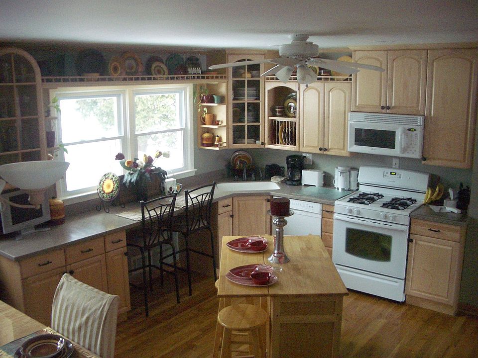 2nd image of 17 Crestmont Dr