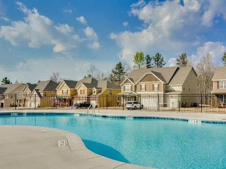 1554 Driftwood Ln — Photo 2