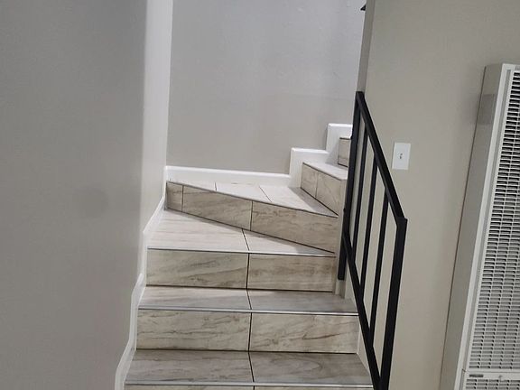 2nd image of 4028 Vineland Ave #4