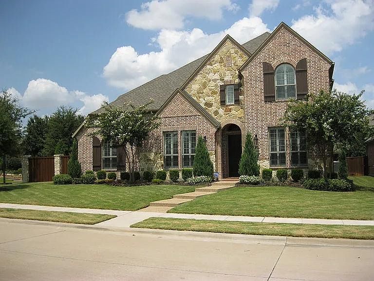 1st image of 906 Greystone Dr