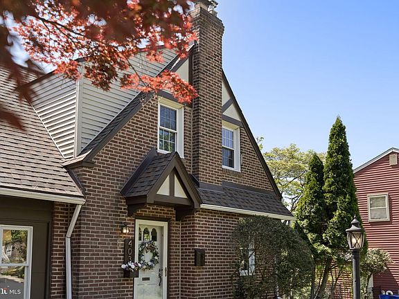 2nd image of 403 Walnut Hill Ln