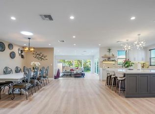 19531 Calvert St, Reseda, CA 91335