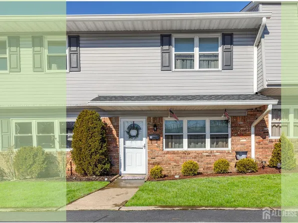 38 Galewood Dr, Matawan, NJ 07747